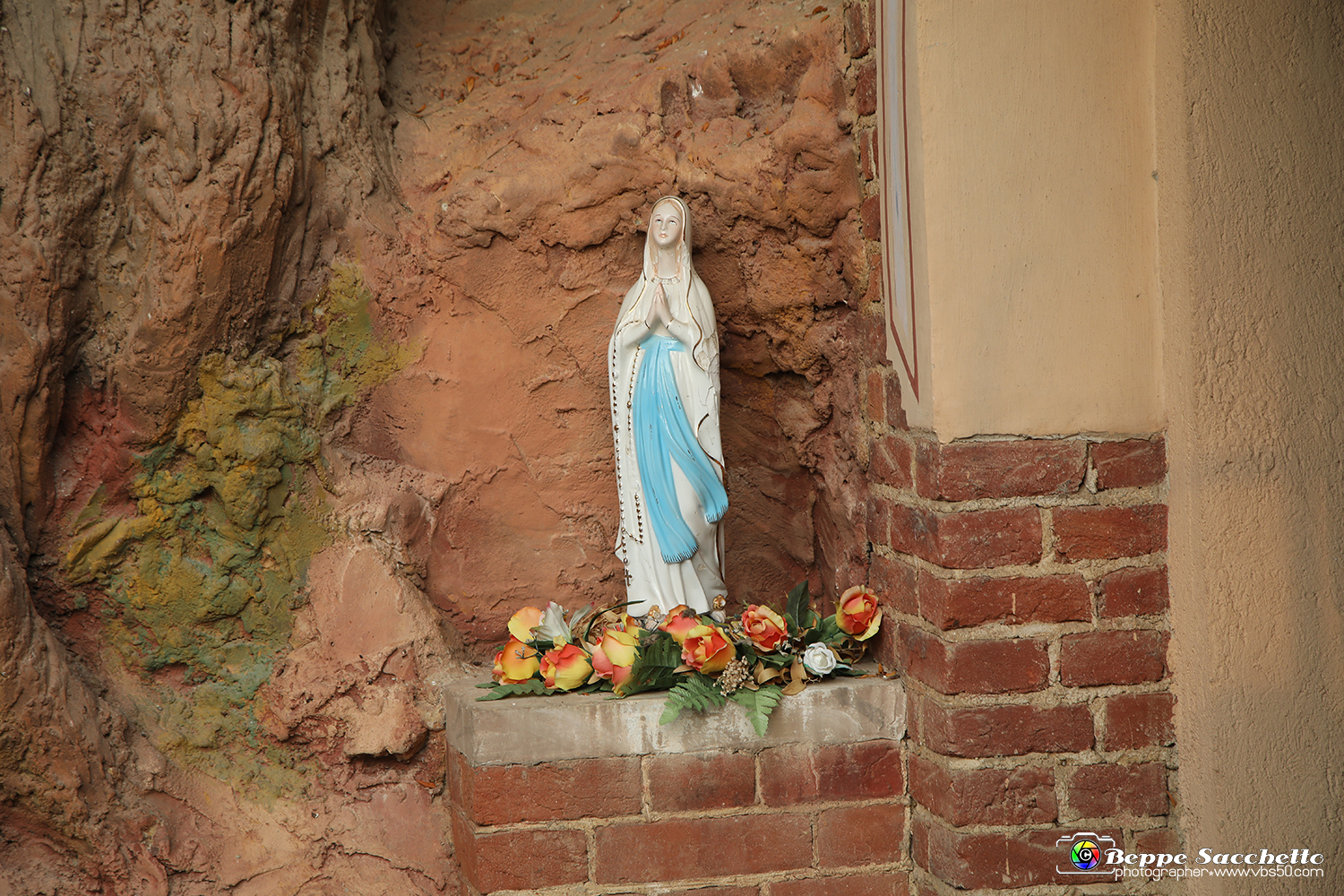 VBS_0879 - I Piloni della Via Crucis del Sacro Monte di Montà d'Alba.jpg